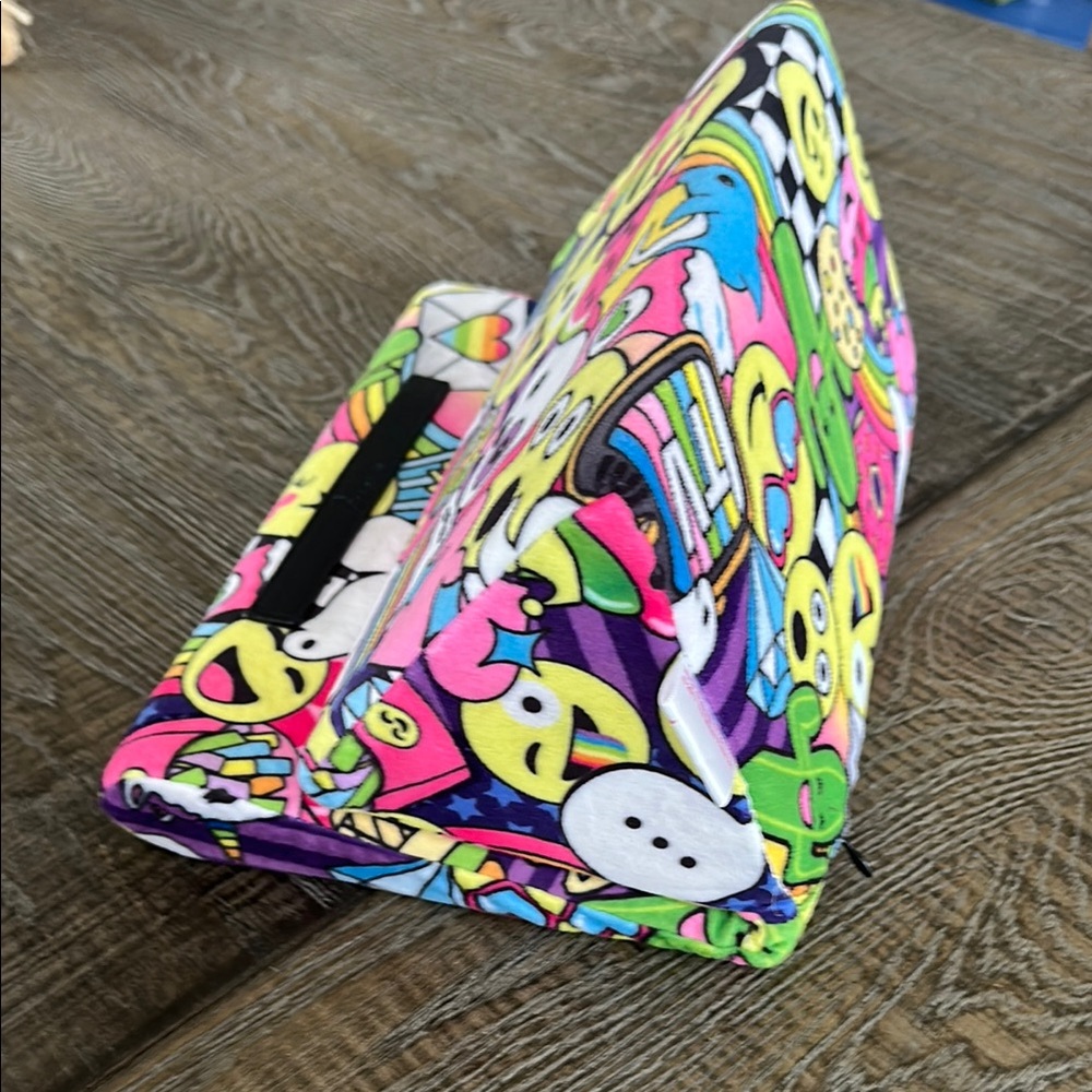 Fun Tablet pillow - Picture 2 of 12